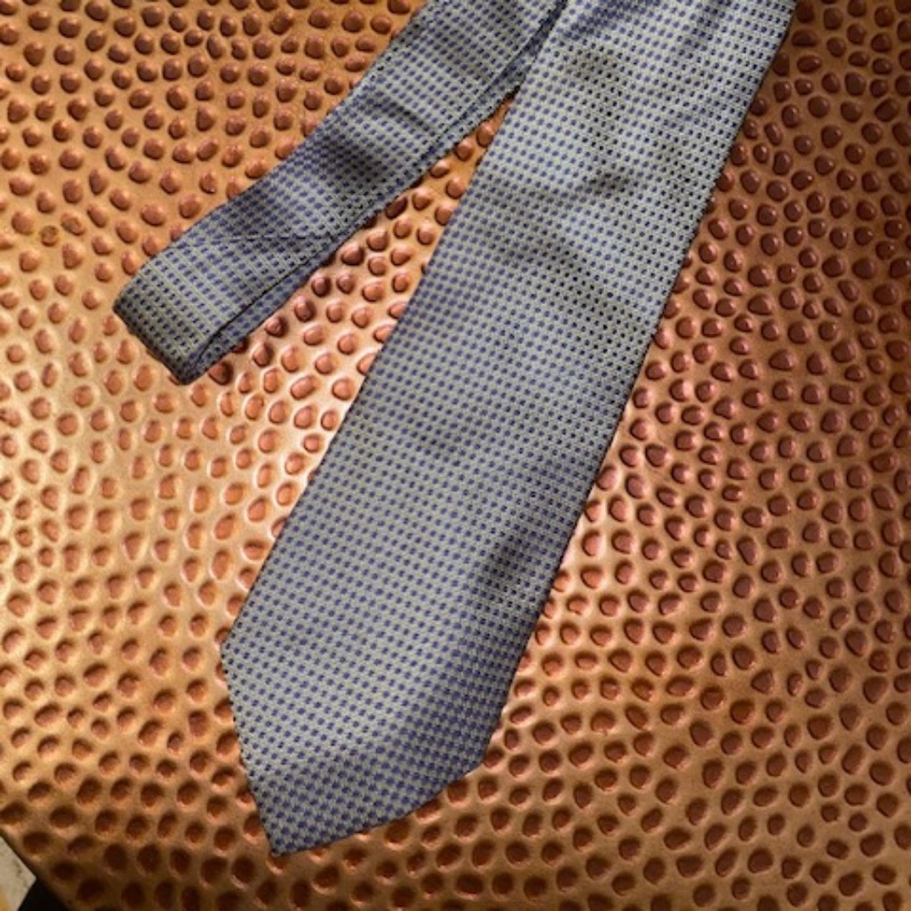 VINTAGE BARNEYS NEW YORK SILK TIE ---- MADE IN ITALY